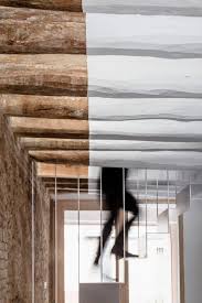 Rehabilitation D Un Batiment Delabre En Espagne Par Dataae Journal Du Design Renovation Maison Ancienne Architecture Architecture Contemporaine