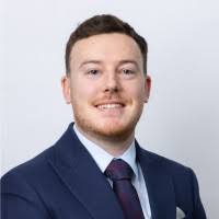 700+ profilů „Deane“