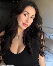 Fragrance fanatic who owns more than 220 PERFUMES reveals the best  long-lasting scents that she says will linger for more than TEN HOURS...  while making you smell like a 'luxury hot girl' |