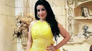 تخرجت في كلية التجارة جامعة الإسكندرية في عام 1997،وبدأت مشوارها الفني في عام 1993. Ø§ÙØ¨ÙØ§Ø¨Ø© ÙÙÙØ² Ø³ÙÙØ© Ø§ÙØ®Ø´Ø§Ø¨ ØªÙØ´Ø± ØµÙØ±Ø© ÙÙØ§ Ø¨Ø§ÙØ­Ø¬Ø§Ø¨