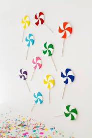 Making a giant lollipop decoration christmas party. Diy Giant Lollipop Backdrop