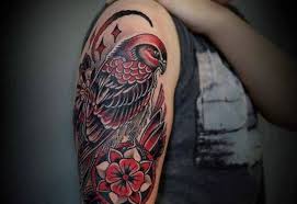 90 Falcon Tattoo Designs Fur Manner Geflugelte Tinte Ideen Mann Stil Tattoo Falcon Tattoo Tattoo Designs Men Tattoos