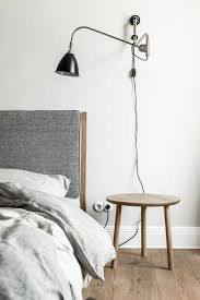 1001 Idees Pour Une Lampe De Chevet Suspendue Dans La Chambre A Coucher Chambre A Coucher Monochrome Chambre A Coucher Design Mobilier De Salon