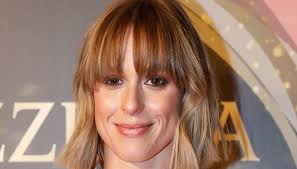 Federica pellegrini non rinuncia al suo caschetto pari con maxi frangia, perfetto per il suo viso soprattutto ora che ha schiarito in . Federica Pellegrini Chi E Quanti Anni Ha Cosa Fa Dilei