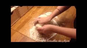 Degazage Et Faconnage De La Pate A Pain Youtube