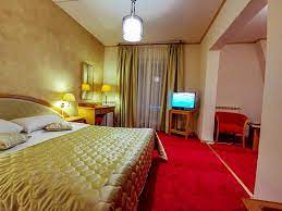 102, predeal, roemenië bekijk op kaart (1.5 km van het centrum). Hotel Belvedere Predeal 3 Accommodation In Predeal Stunning Views