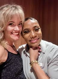 Shana's the first bartender I've worked with who sang with me in piano bar!  🥲 And she definitely had a knack for getting people up to dance, &  dancing, herself..! (They moved