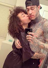 Check spelling or type a new query. Trace Cyrus Grosse Gewicht Alter Korperstatistik