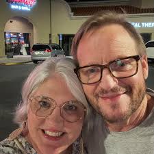 What are the best community Facebook groups in Arkansas to network?