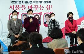 오세훈 국민의힘 서울시장 후보가 2005년 내곡동 땅 측량 후 점심을 먹으러 왔다고 증언한 생태탕집 주인 아들이 5일 오전 11시 30분에 서울 시청 앞에서 예정된 기자회견을 취소했다.기자회견을 주선한. ë‰´ìŠ¤í•Œ ì˜¤ëŠ˜ êµ­ë¯¼ì˜íž˜ ì„œìš¸ì‹œìž¥ í›„ë³´ ì²« ë°©ì†¡í† ë¡  ë‚˜ê²½ì› Vs ì˜¤ì‹ í™˜ ì¡°ì€í¬ Vs ì˜¤ì„¸í›ˆ