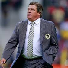 Miguel herrera y robert dante siboldi , director técnico del américa y cruz azul , respectivamente, hablaron en conferencia de prensa, previo al clásico joven , el cual se vivirá este domingo en la. Club America Miguel Herrera Estalla E Insulta Al Arbitro Del Clasico Joven Soy Futbol
