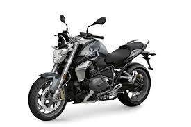 The r exclusive comes with the same extras as the rs exclusive, being the pure tank cover, touring package (dynamic esa, keyless ride, nav prep, cruise, centre stand, pannier mounts. 2021 Bmw R 1250 R First Look 9 Fast Facts From Europe