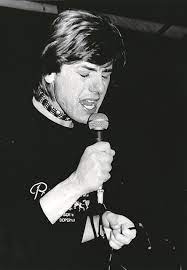 Από τον επερχόμενο δίσκο του reprise, που θα κυκλοφορήσει τελη μαΐου από την deutsche grammophon, ακούμε τη νέα, κατά μόμπι, εκδοχή του υπέροχου porcelain! Paylos Sidhropoylos Enas Romantikos Rokas Eidhseis Nea To Bhma Online