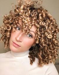 Tagli di capelli ricci estate 2017 (foto 27 di 30). Tagli Corti Ricci Che Vi Distingueranno Archzine It