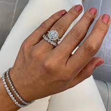 Just Here To Make Your Tuesday A Little Brighter We Can T Get Over This 2 5 Ct Round Di Engagement Rings On Finger Best Engagement Rings Big Engagement Rings