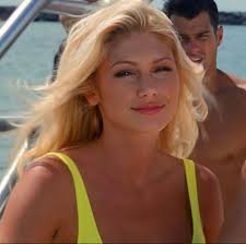 Good Morning ☀️ Little throwback Thursday from your favorite lifeguard! 💛  Did you watch Baywatch?