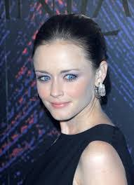 Daphne Mercer's Instagram, Twitter & Facebook