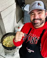 Cookin Pastalaya over at the Gulf Shores AL Rouses! Gonna do a Demo at  10am, and then we serving up this 10 Gallon pot to the public. Come get  sum! 👊🏻