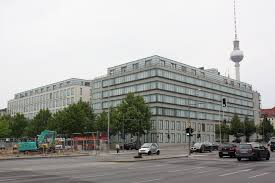 Und wir sind ganz nah dran am geschehen: Haus Der Deutschen Wirtschaft Erbaut 1997 99 Architekt Professor Peter P Schweger Sitz Der Spitzenorganisationen Der Deutschen Wirtschaft Bda Bdi Und Dihk Mapio Net