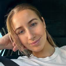 Holly Munro (@hollyymunro) • Instagram photos and videos