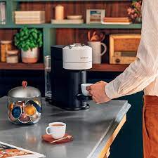Alto coffee (400 ml), coffee (240 ml), gran lungo (150 ml), double espresso (80 ml) and espresso (40 ml), all at the touch of a button. Vertuo Next C Light Grey Coffee Machine Nespresso