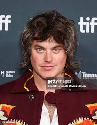 32 Photos & High Res Pictures