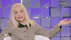 Dopo un esordio come signorina buonasera per la rai, ha avuto successo come conduttrice televisiva per alcune trasmissioni di rai 1 degli anni settanta e ottanta. Maria Giovanna Elmi L Intervista Integrale Verissimo Video Mediaset Infinity