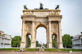 Łuk triumfalny jest wzorowany na łuku konstantyna w rzymie, ale jest dwukrotnie wyższy, ma łuk triumfalny jest znakiem orientacyjnym w paryżu z powodu jego masy, piękna oraz faktu, że 12. Mediolan Luk Triumfalny Arco Della Pace Zdjecie Foto Wnieznane Pl