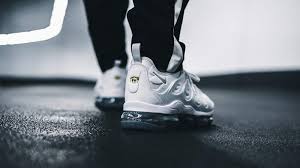 Off white nike air jordan iphone wallpaper. Cuarto Influyente Silicio Nike Vapormax Plus Wallpaper Chasquido Autobus Maletin