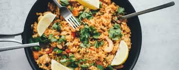 Deseoso de agradar, se ofreció a hacer la cena. Three Tasty Spanish Meals To Cook In Your Holiday Apartment