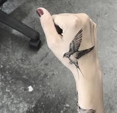 Assassin S Creed Odyssey Birds Of A Feather Glitch Pin De Khushi Kumari Em Tattoo Birds Tatuagem De Passaros Voando Tatoo Passaros Passaros Tattoo