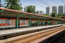 天水圍站（英語： tin shui wai stop ）是港鐵 輕鐵的一個車站，與港鐵西鐵綫 的天水圍站交匯，位於香港 新界 元朗區 天水圍天福路，西鐵綫天水圍站平台下的地面。. å¤©æ¹–ç«™ é¦™æ¸¯éµè·¯å¤§å…¸ Fandom