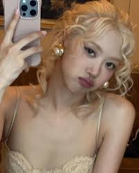 drinks or coffee", Spotify'da 60 milyon dinlenmeyi geçti. Bu, rosie  albümünden bu başarıya ulaşan ilk single olmayan şarkı ve dördüncü parça  oldu. [ENG] "drinks or coffee” has now surpassed 60 million streams