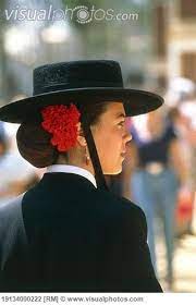Pin By Dolores Martinez On Costume Ideas In 2020 Spanish Woman Spanish Style Traditional Outfits