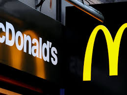 Average mcdonald's hourly pay ranges from approximately $12.84 per hour for service crew to $29.83 per hour for directeur (trice) de restaurant. Mcdonald S Staff To Get Biggest Pay Rise In 10 Years Wales Online