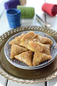 Les Briouates De Ma Maman Et Qui Ont Bercees Mon Enfance Depuis Le Temps Que Je Voulais Partager Cette Recette Recettes De Cuisine Recette Marocaine Recette