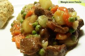 Involtini di pollo con piselli della zia. Spezzatino Con Patate E Piselli Leggero