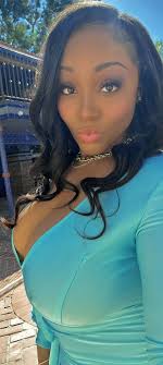 Mimi Curvaceous Twitter sucks huge cock