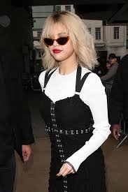 Selena gomez stepped out in london debuting her latest hair transformation. Selena Gomez See Her Blonde Ponytail In Youtube Beauty Video Hollywood Life
