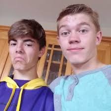 dustin moe (@dustinmoemoe)