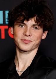 Logan Chan's Instagram, Twitter & Facebook