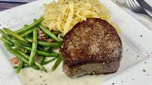 Rinderfilet an schwarzer sauce mit bandnudeln und grünen knoblauchbohnen. Rinderfilet Auf Einer Gorgonzola Weisswein Sauce Zu Faul Zum Kochen