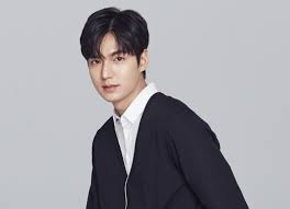 Eternal monarch dizisiyle çıkan aktör, partneri kim go eun'la muhteşem bir uyum yakalayarak hayranlarından tam not aldı. Lee Minho To Headline Apple Tv Series Pachinko Shooting Begins On October 26 Bollywood News Bollywood Hungama Times Of Georgia