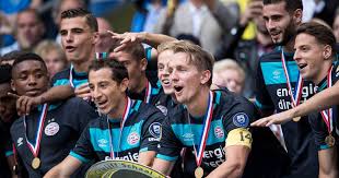 Feyenoord heeft zaterdagavond in het philips stadion de eerste prijs van het seizoen gepakt door in eindhoven de regerend landskampioen na penalty's te verslaan. Psv Al Jaren Oppermachtig Tegen Feyenoord Om Johan Cruijff Schaal Johan Cruijff Schaal Ad Nl