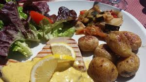 Ma préférence va à la cuisson vapeur. Mis Cuit De Thon Sauce Cury Ratatouille Maison Et Pommes De Terre De Noirmoutier Bien Sur Picture Of La Pizzaladiere Noirmoutier En L Ile Tripadvisor