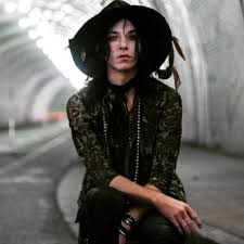 Palaye royale's emerson barrett talks phobias and cloning as he picks his very own interview questions in his #7of30. Who Is Emerson Barrett Dating Emerson Barrett Girlfriend Wife