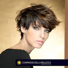 Castano violetto con meches rosse eeeee. Capelli Castani Tutte Le Sfumature Di Tendenza Compagnia Della Bellezza