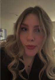 Courtney Richmond's Instagram, Twitter & Facebook