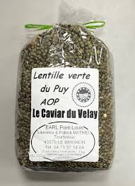 Souvent surnommée caviar végétal, la lentille verte du puy se distingue par sa belle couleur minéral, son goût subtil et ses spécificités nutritionnelles incomparables. Lentilles Verte Du Puy Pqt 1 Kg Legumes Secs Epicerie Au Jardin De Johana