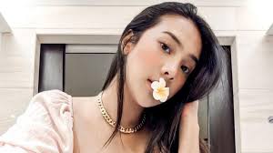 Anya Geraldine Pamer Pose Hot, Bagian Sensitif Bikin Kaget